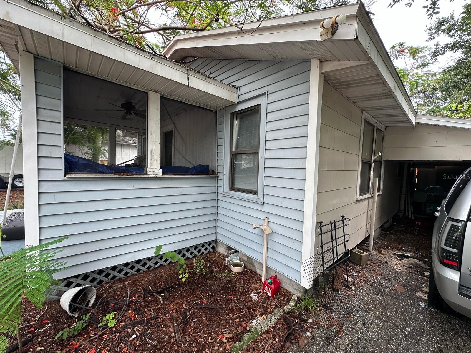 Listing photo id 10 for 2230 50th Avenue N