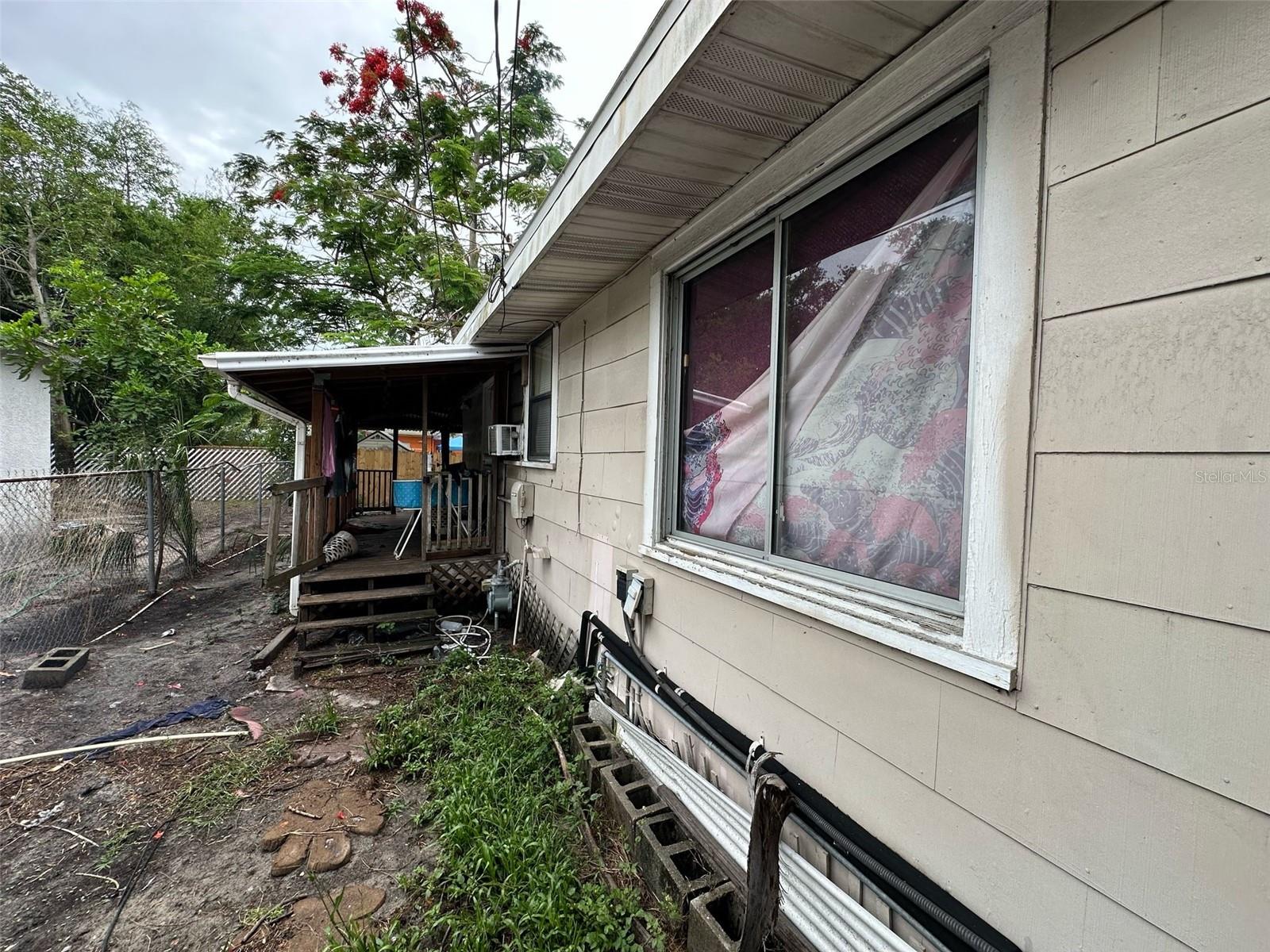 Listing photo id 11 for 2230 50th Avenue N