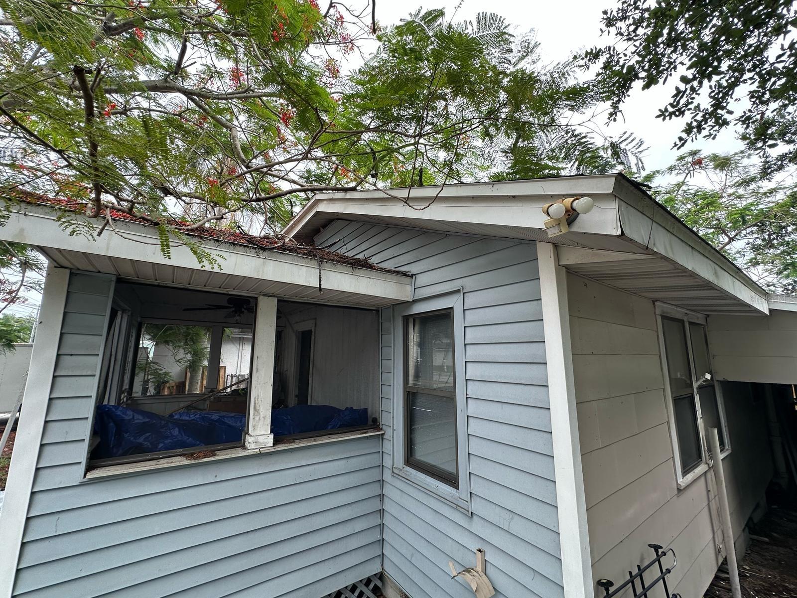 Listing photo id 18 for 2230 50th Avenue N