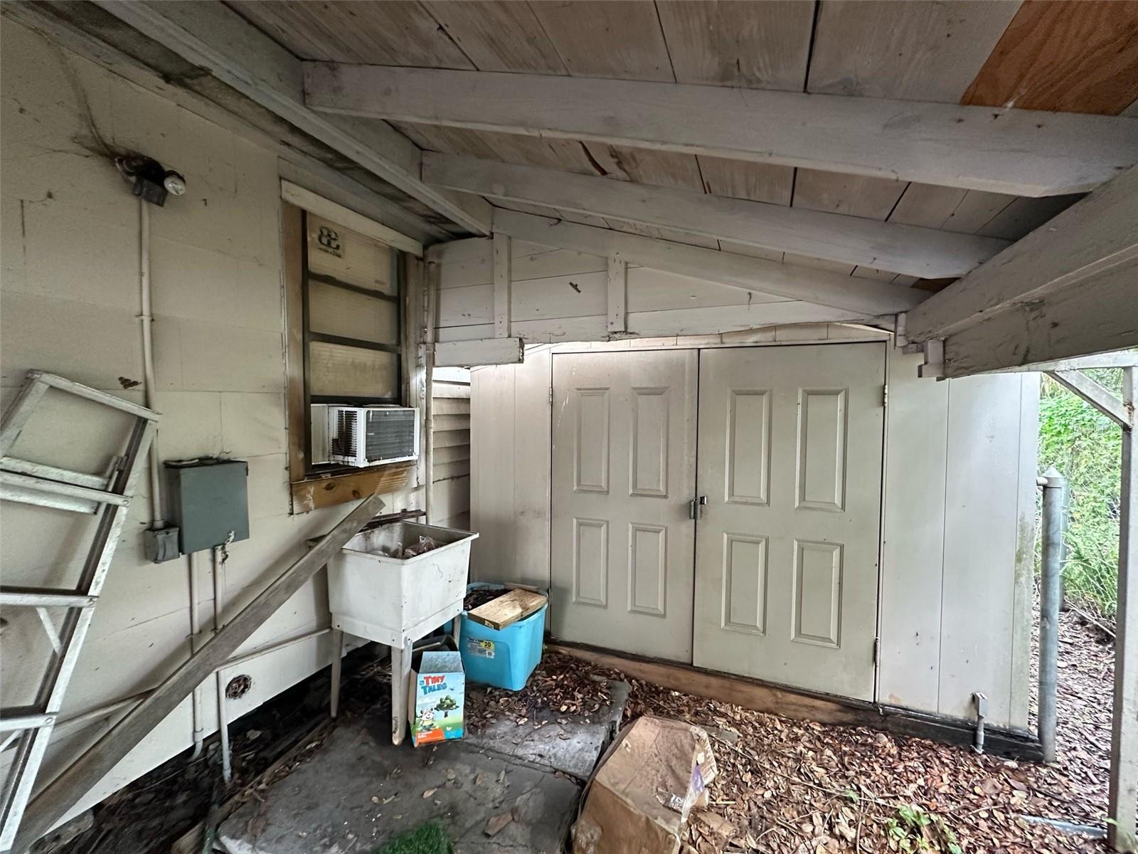 Listing photo id 22 for 2230 50th Avenue N