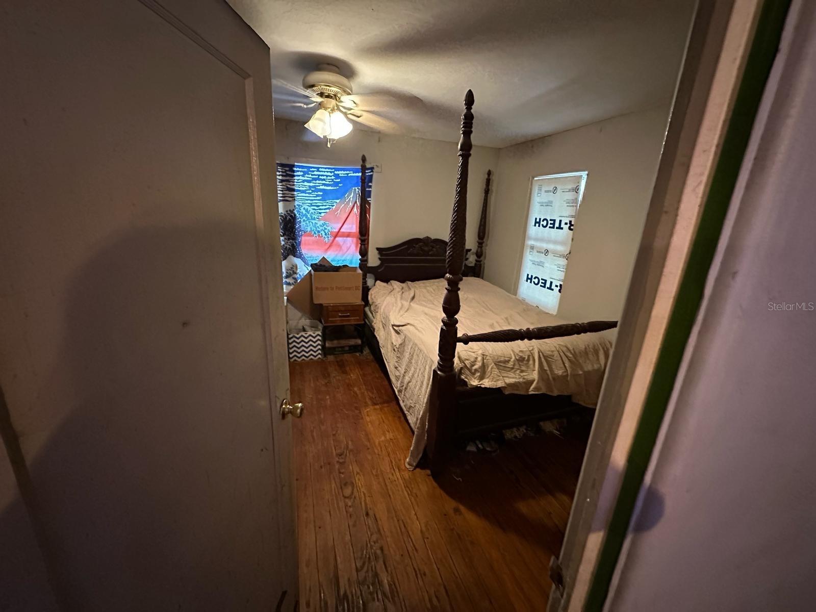 Listing photo id 23 for 2230 50th Avenue N