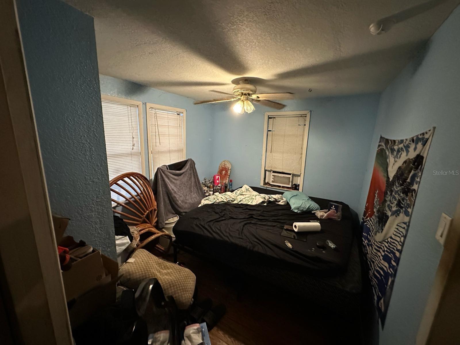 Listing photo id 24 for 2230 50th Avenue N