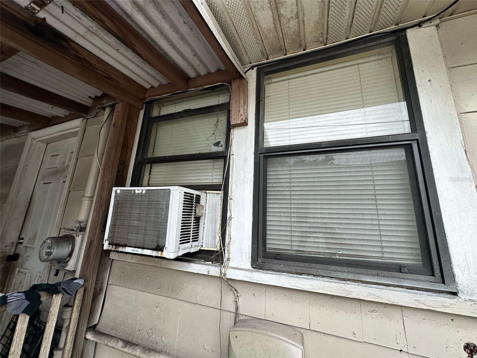Listing photo id 25 for 2230 50th Avenue N