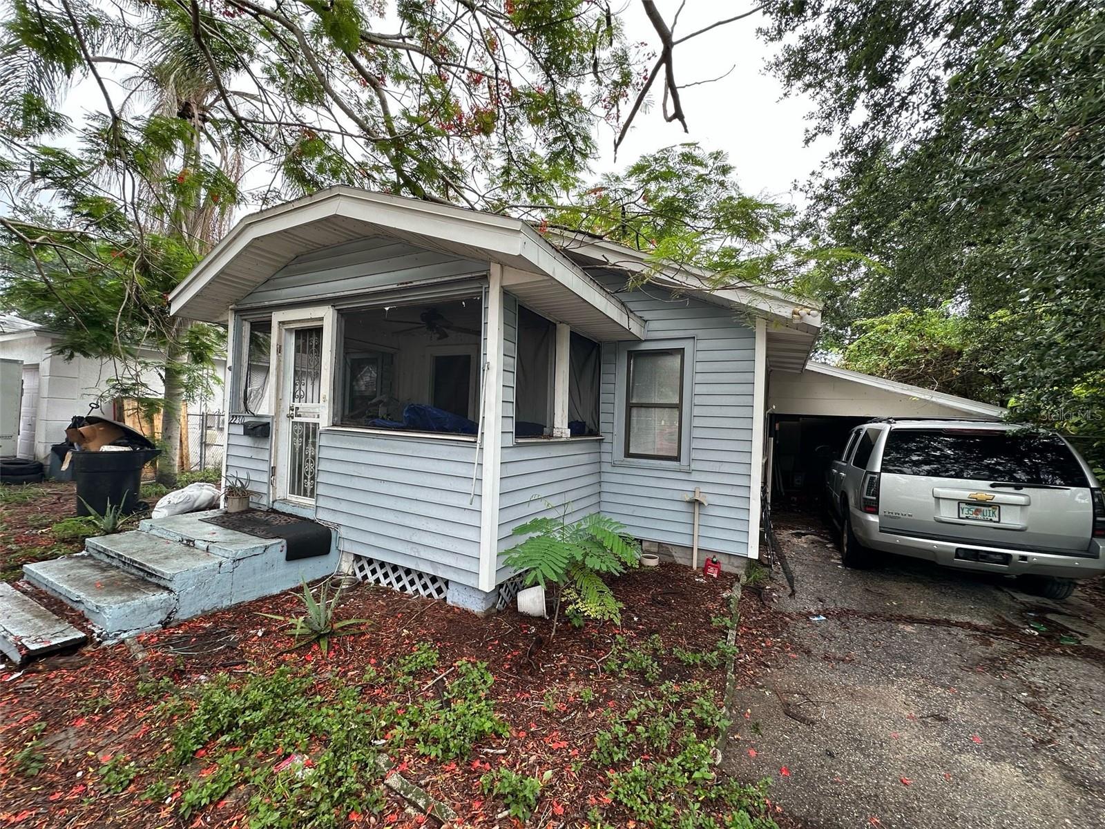 Listing photo id 26 for 2230 50th Avenue N