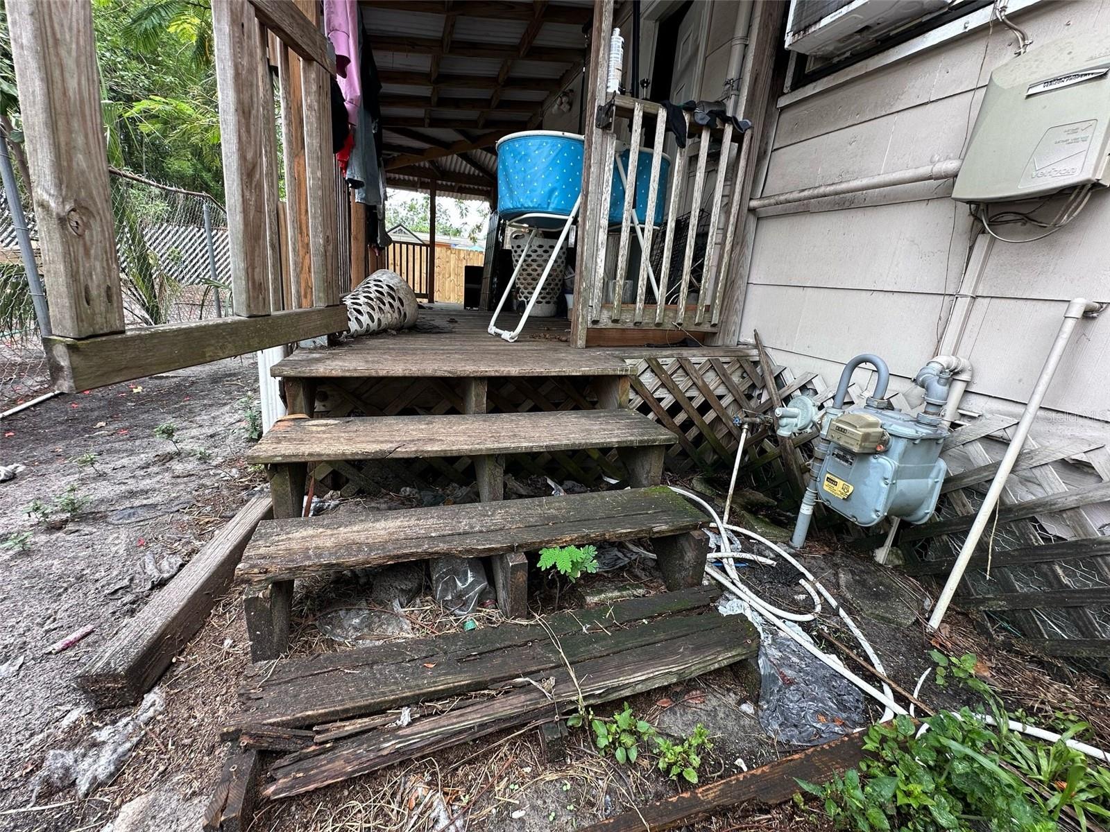Listing photo id 3 for 2230 50th Avenue N