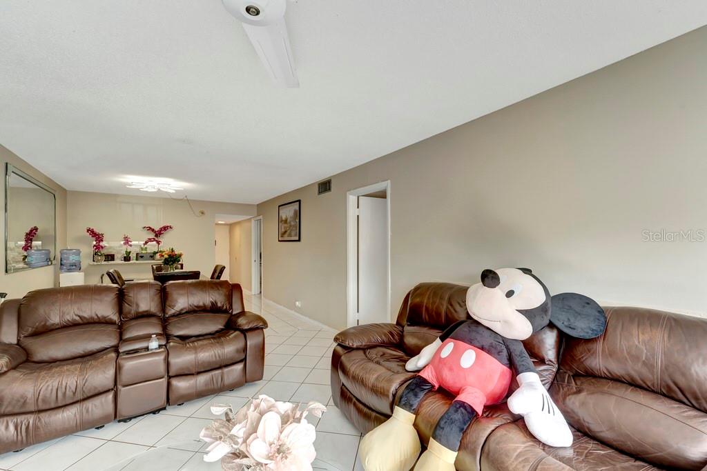 Image 9 of 22 For 2763 Woodgate Lane 211