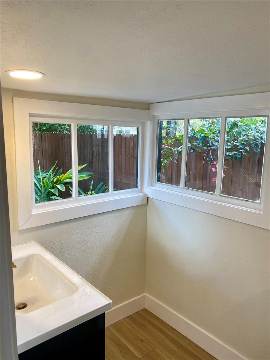 Listing photo id 9 for 1230 35th Street