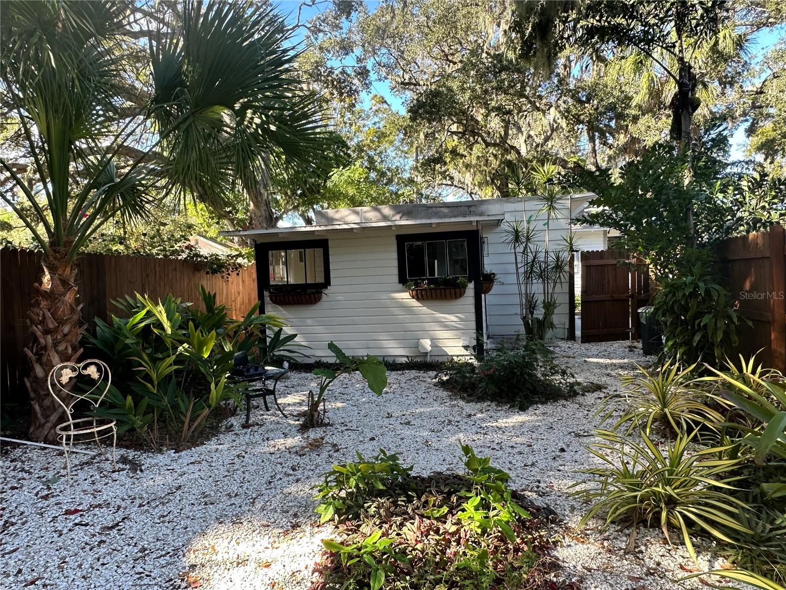 Listing photo id 17 for 1230 35th Street