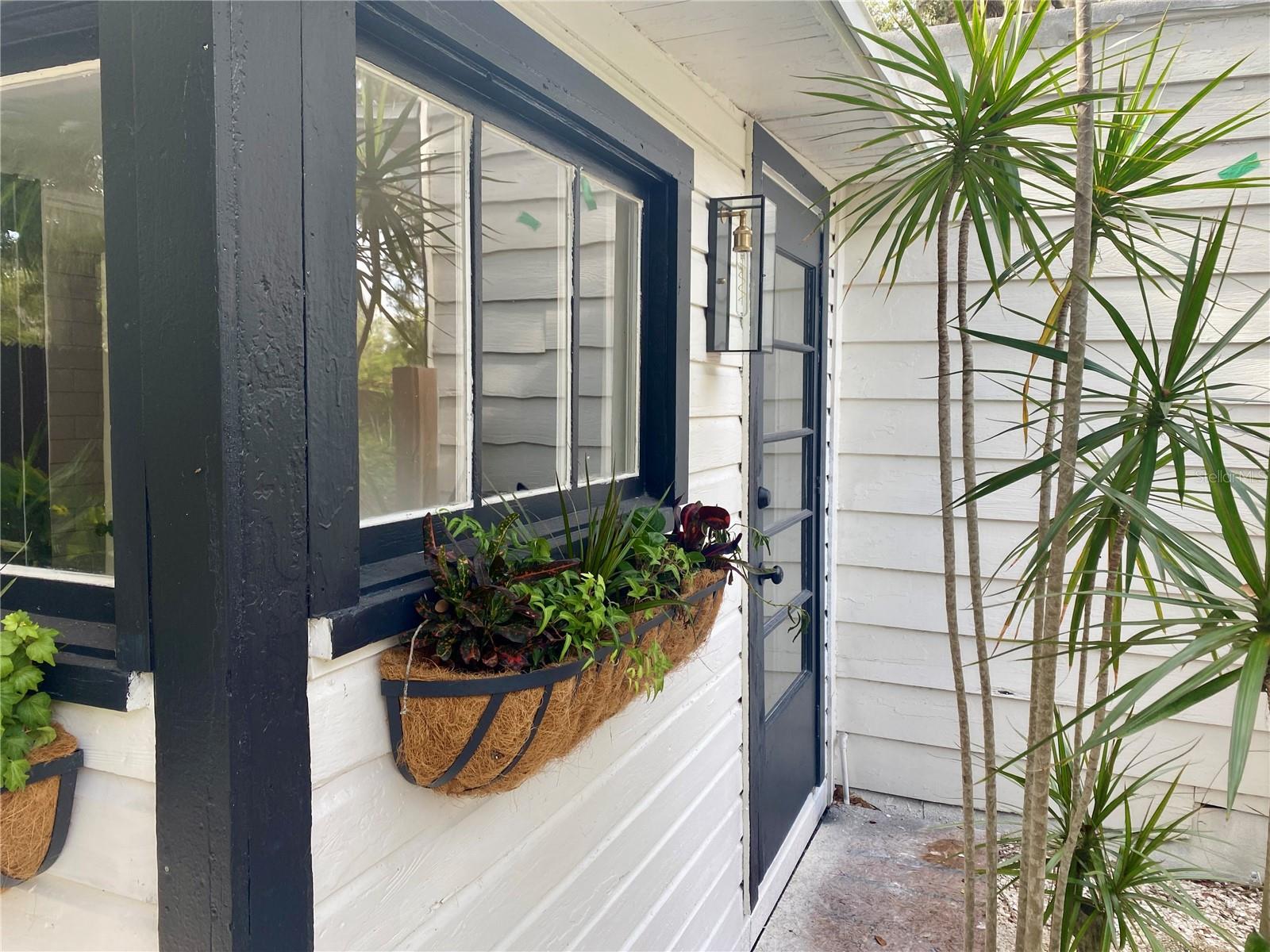 Listing photo id 0 for 1230 35th Street