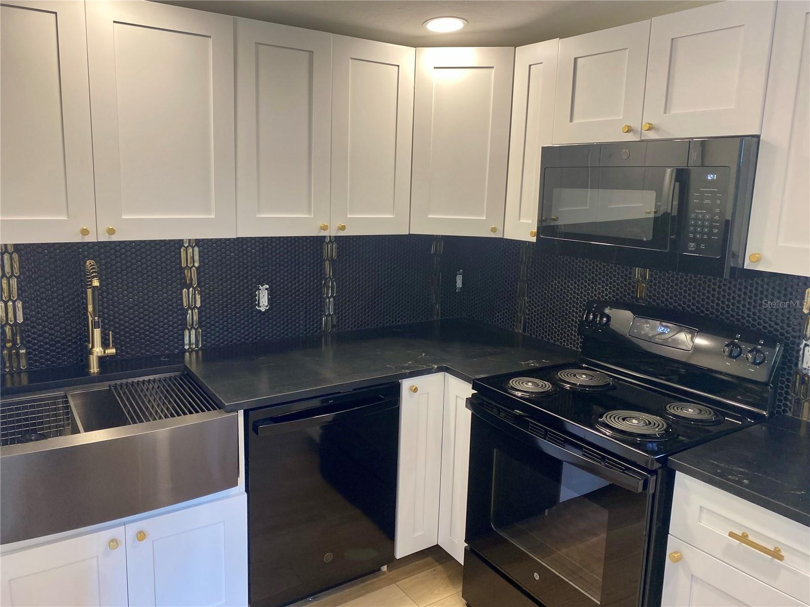 Listing photo id 2 for 1230 35th Street