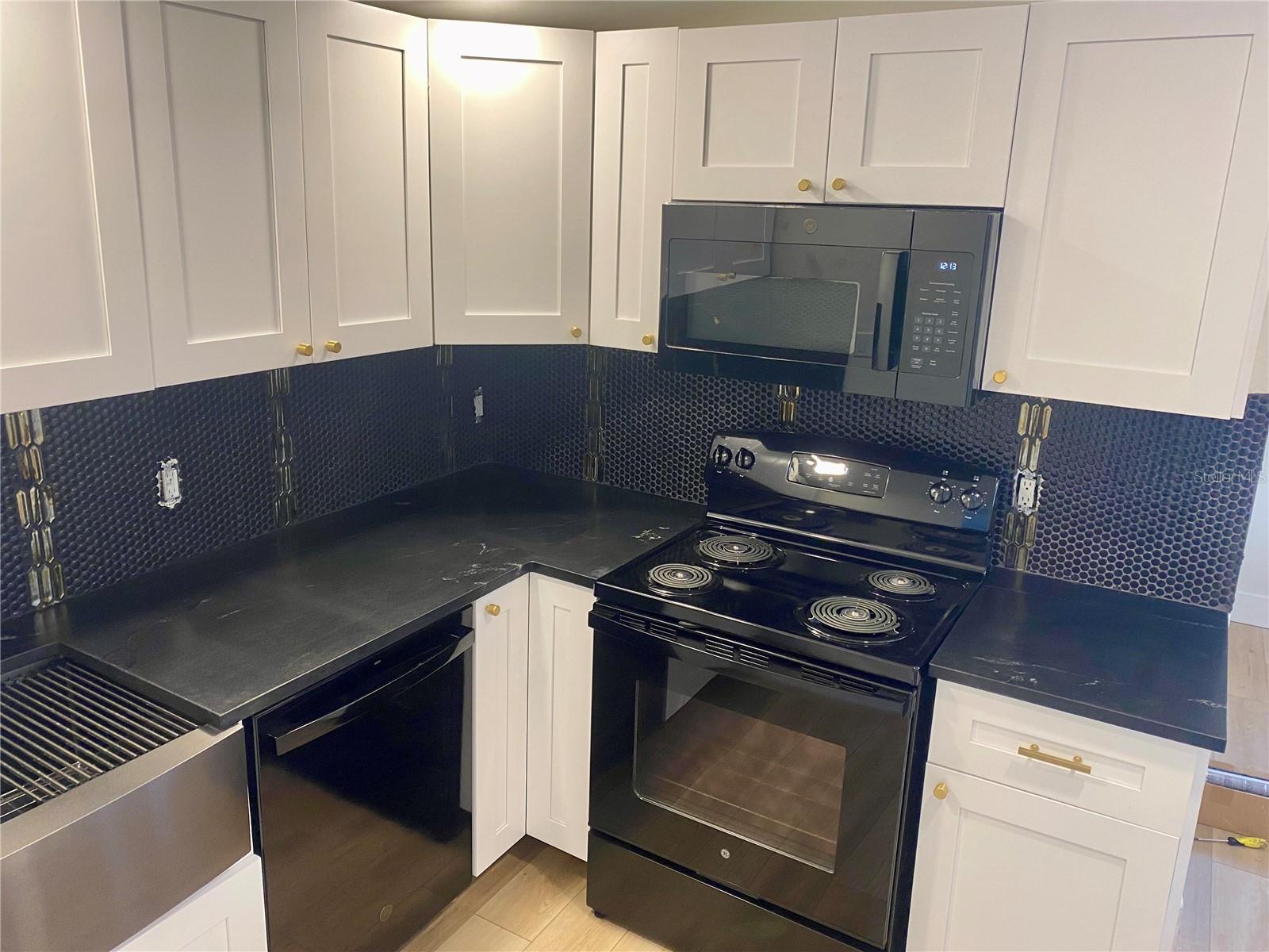 Listing photo id 3 for 1230 35th Street