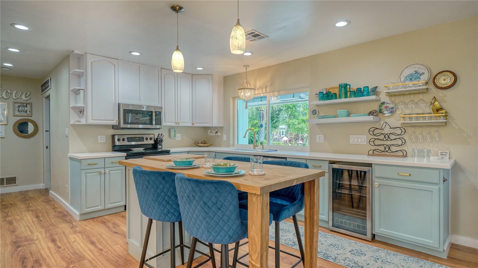 Image 14 of 52 For 613 Buttonwood Drive