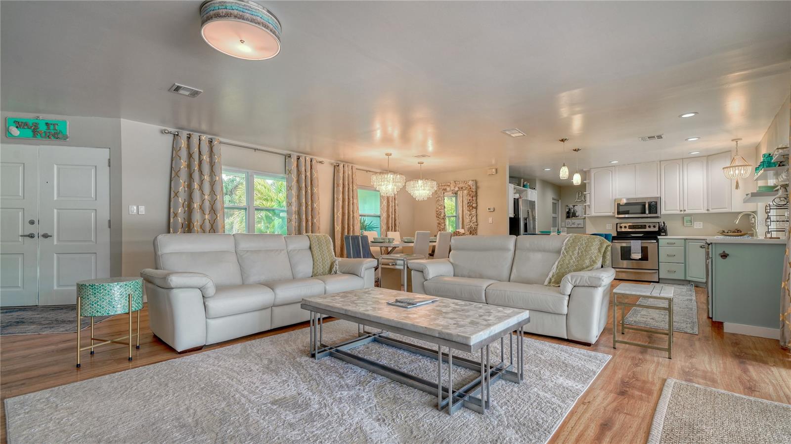Image 3 of 52 For 613 Buttonwood Drive