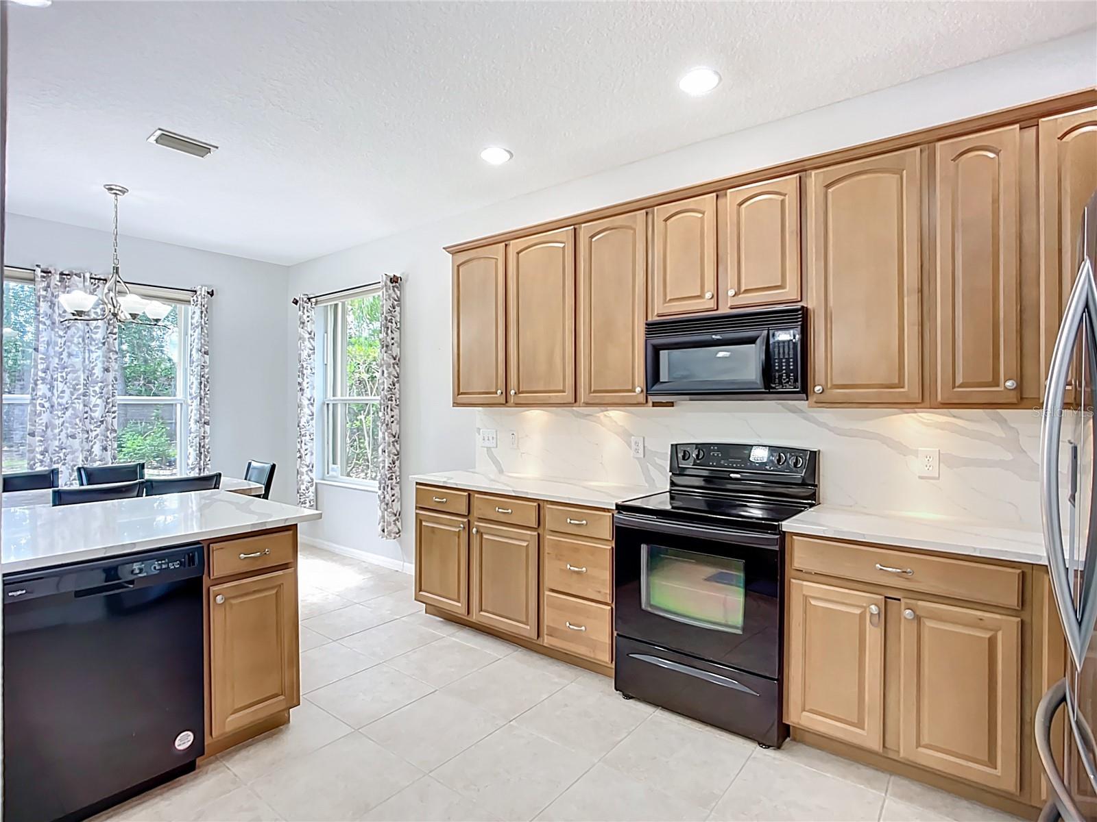 Image 18 of 81 For 6043 44th Court E