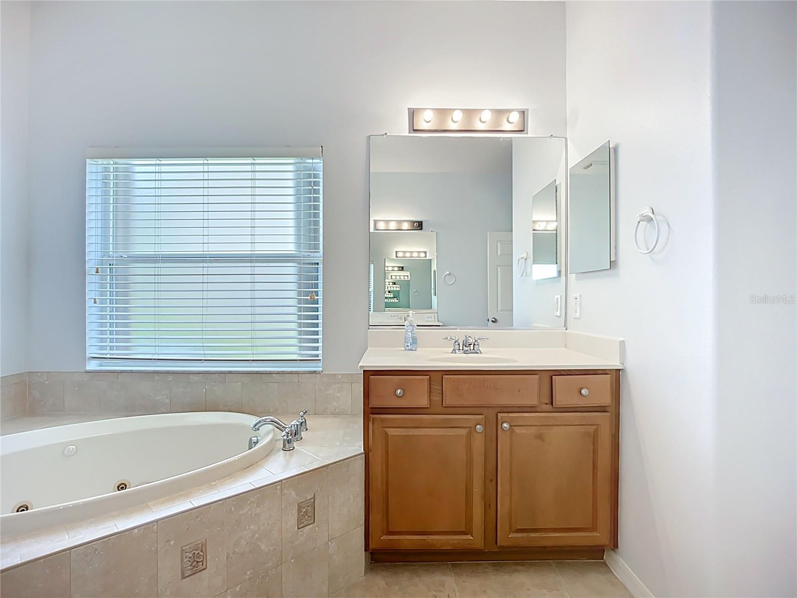Image 40 of 81 For 6043 44th Court E