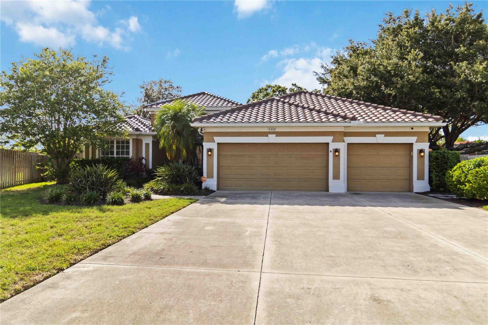 Image 4 of 54 For 5401 Oak Grove Court