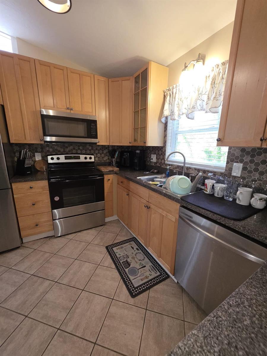 Image 18 of 21 For 3727 Dover Drive