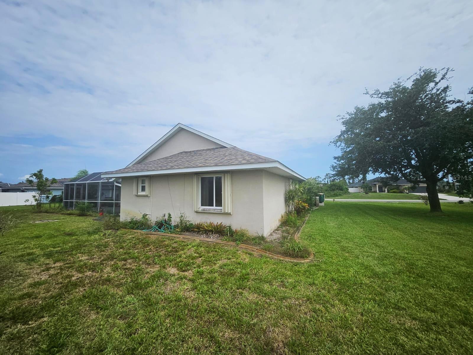 Image 21 of 24 For 9926 Gulfstream Boulevard