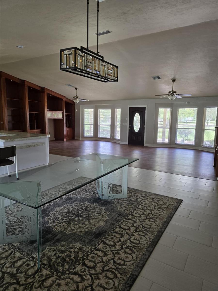 Listing photo id 10 for 3050 114th Street