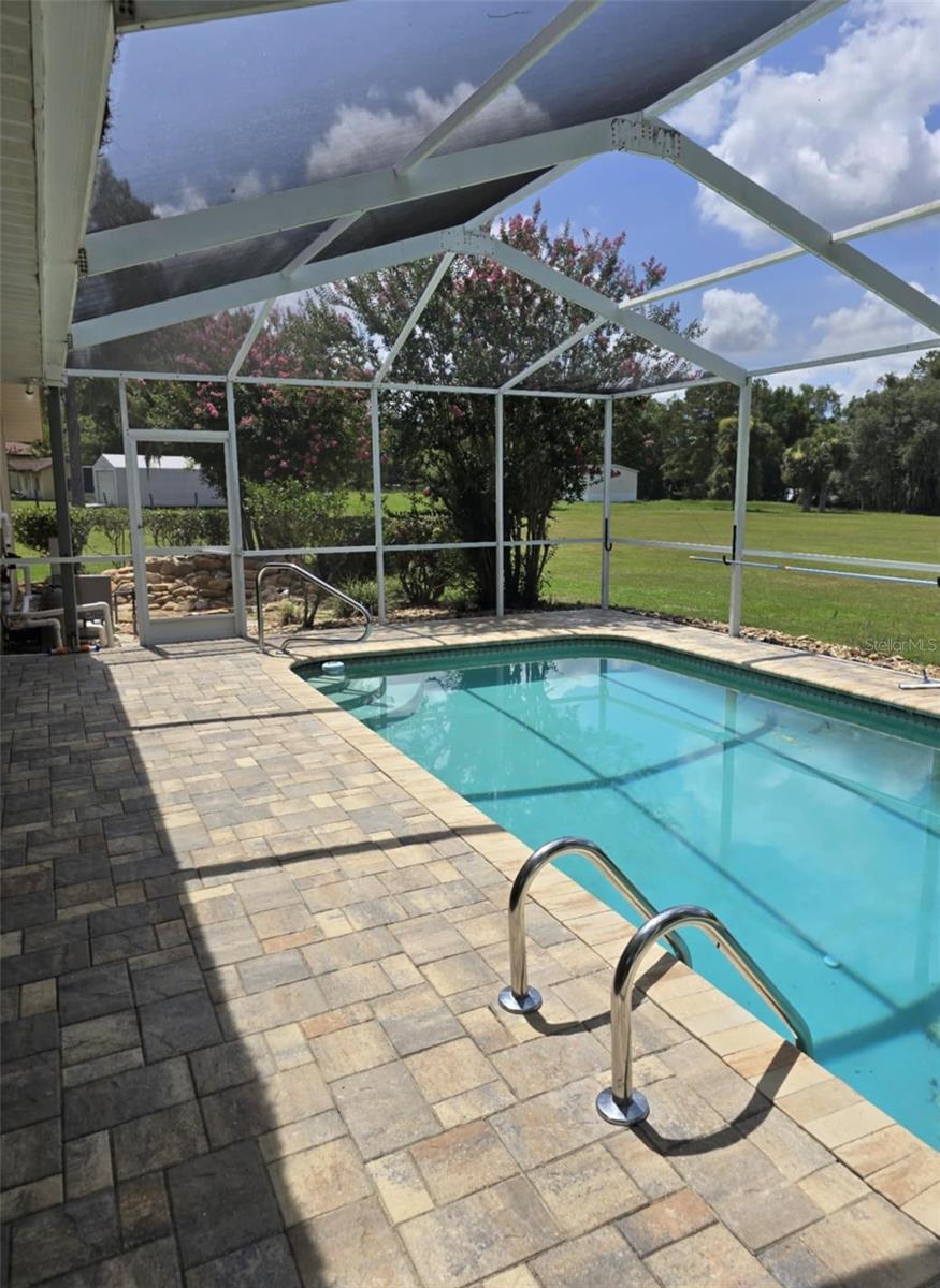 Listing photo id 12 for 3050 114th Street