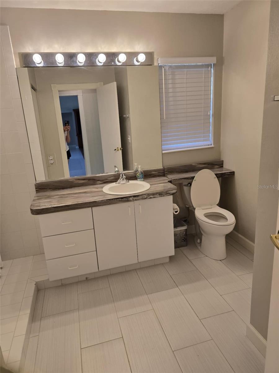 Listing photo id 13 for 3050 114th Street