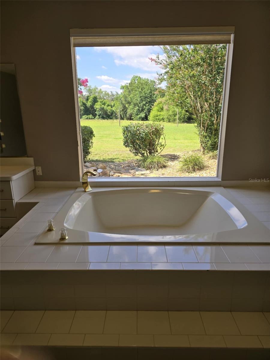 Listing photo id 14 for 3050 114th Street