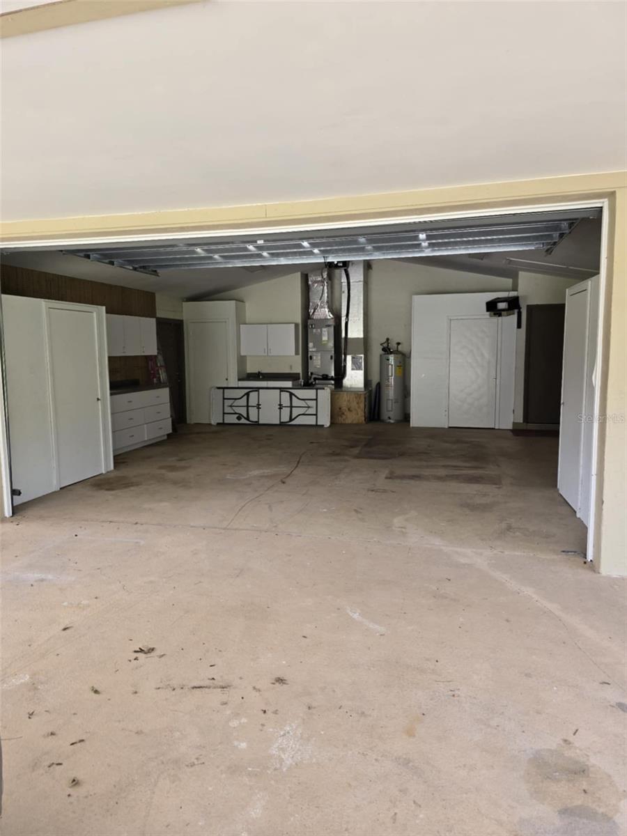 Listing photo id 18 for 3050 114th Street