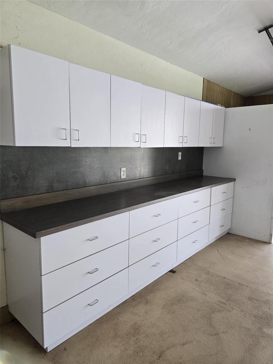 Listing photo id 19 for 3050 114th Street