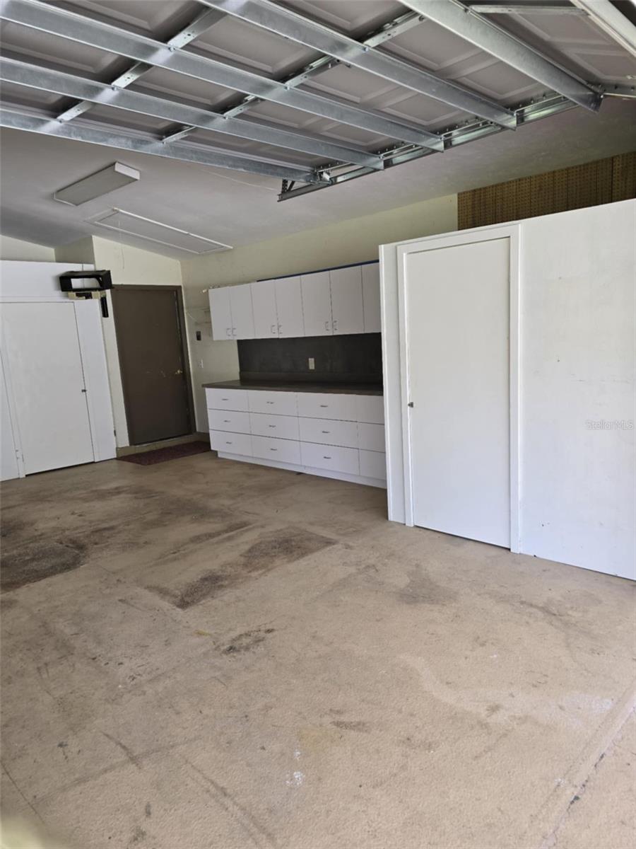 Listing photo id 20 for 3050 114th Street
