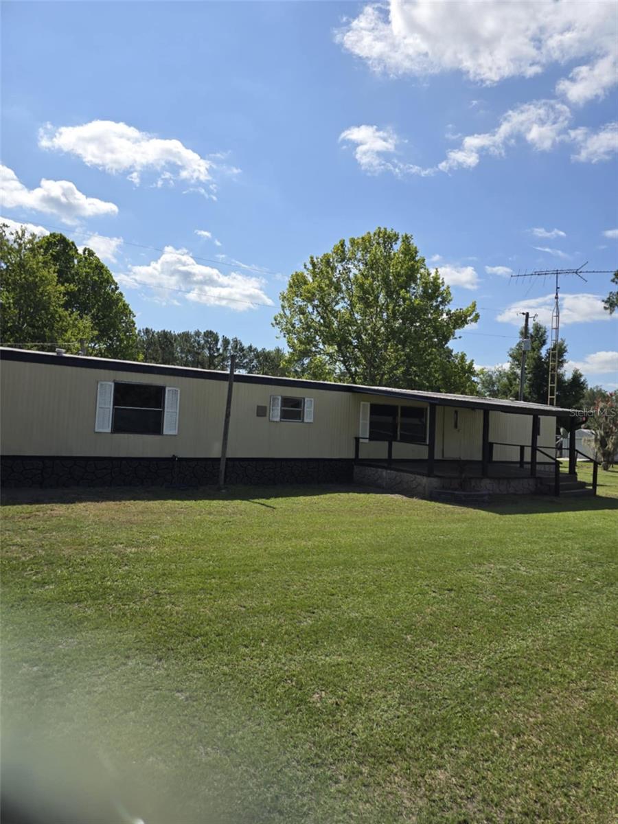 Listing photo id 21 for 3050 114th Street