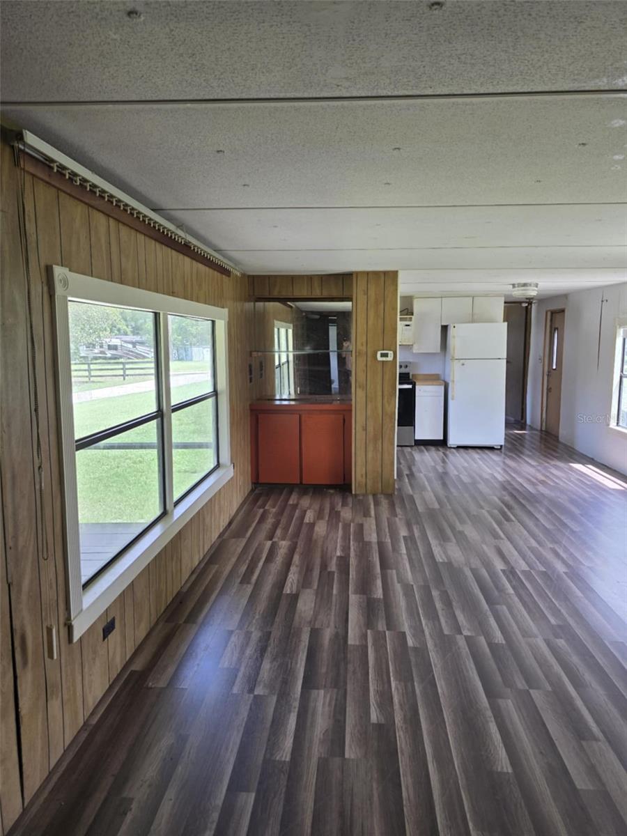 Listing photo id 24 for 3050 114th Street