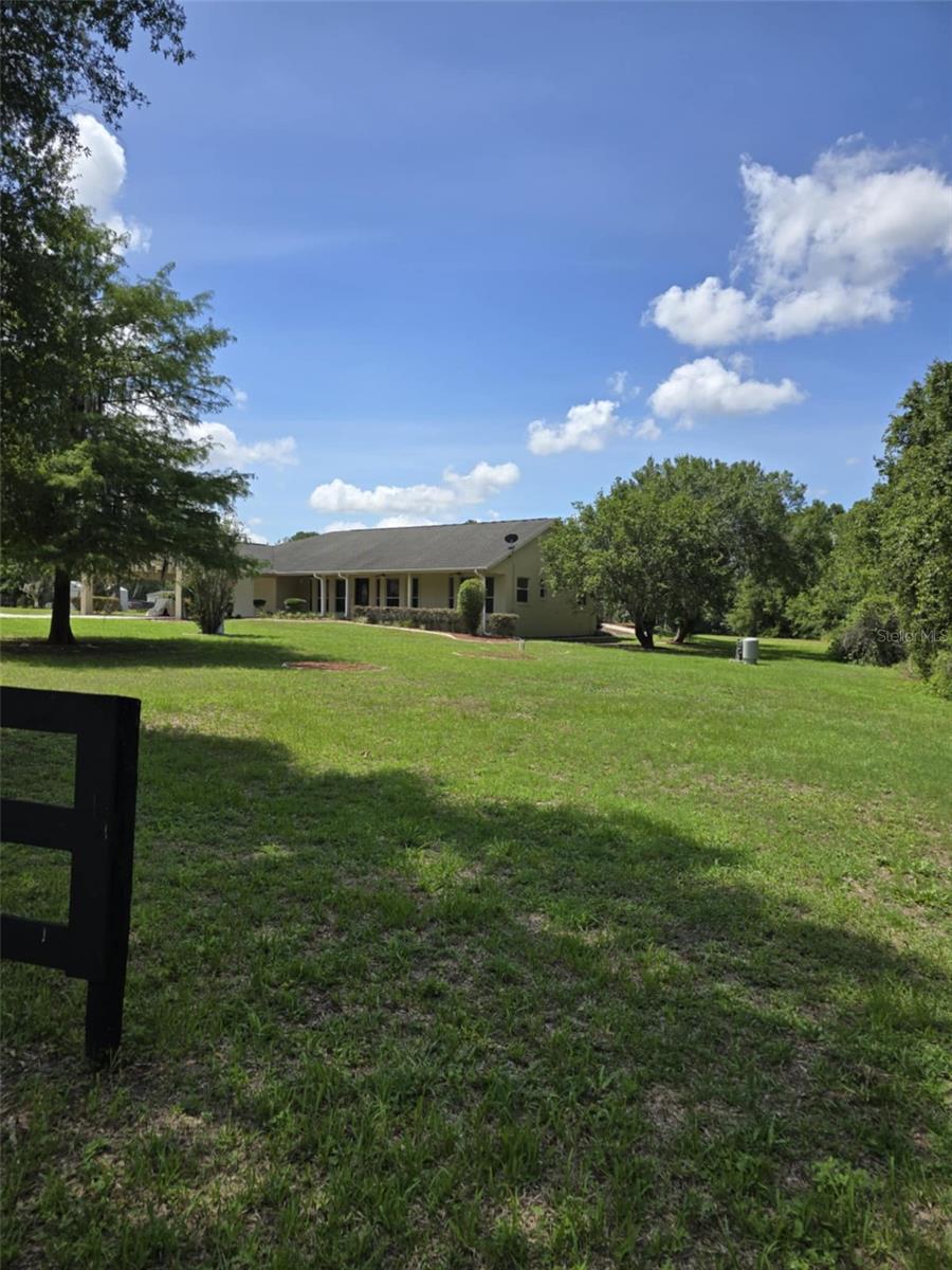 Listing photo id 3 for 3050 114th Street