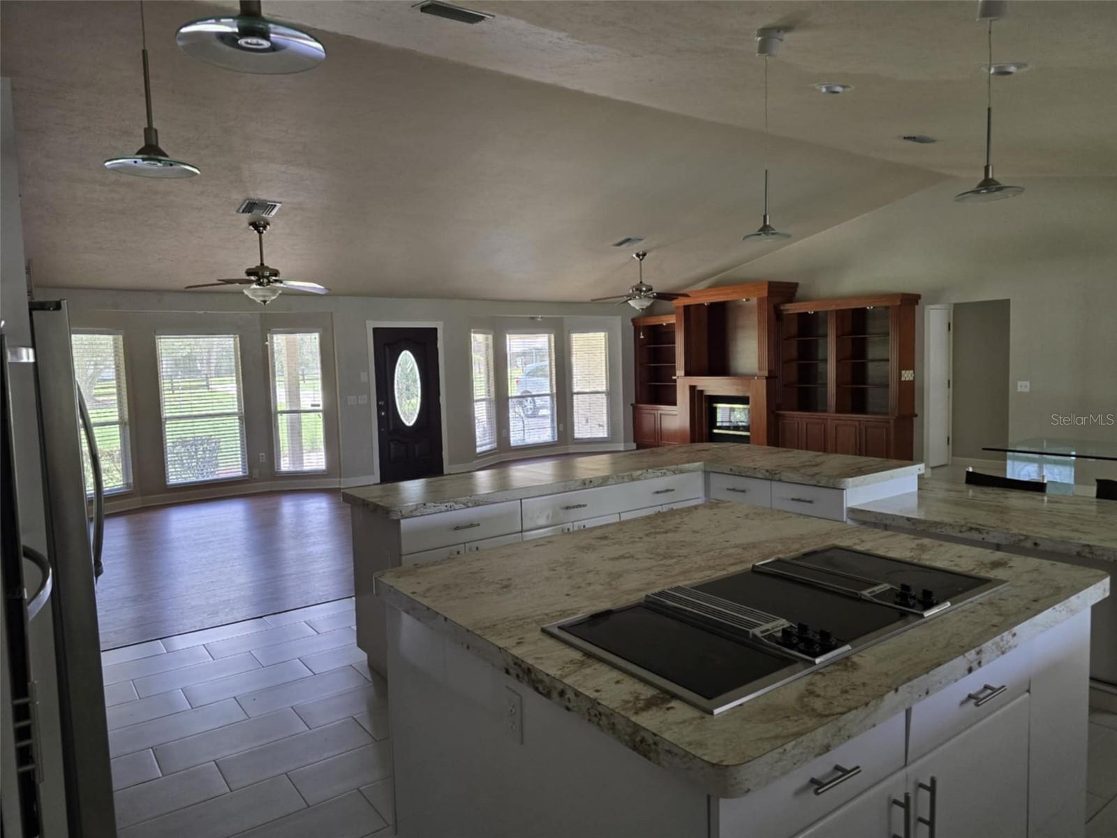 Listing photo id 6 for 3050 114th Street
