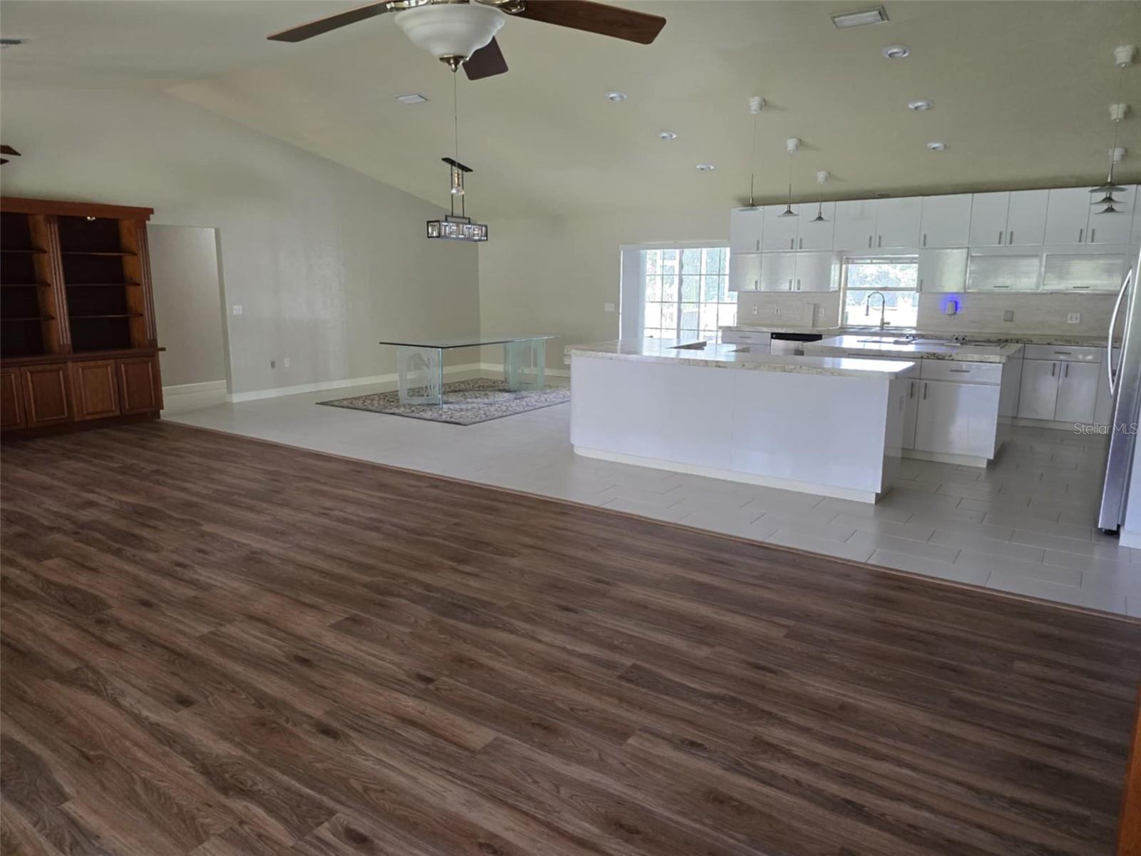 Listing photo id 7 for 3050 114th Street