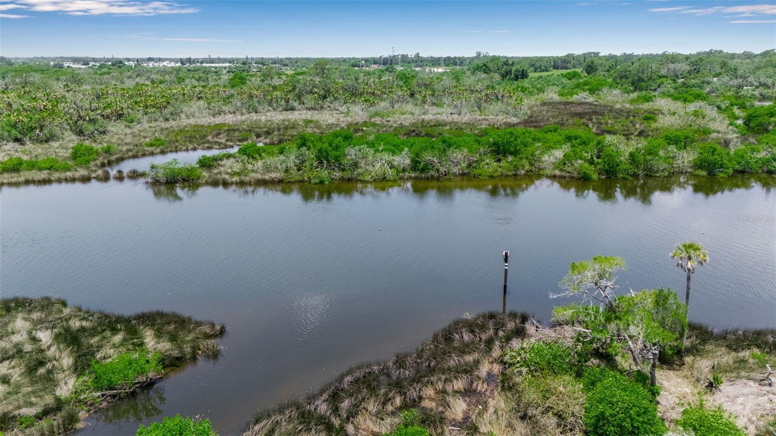 Listing photo id 82 for 5935 River Forest Circle