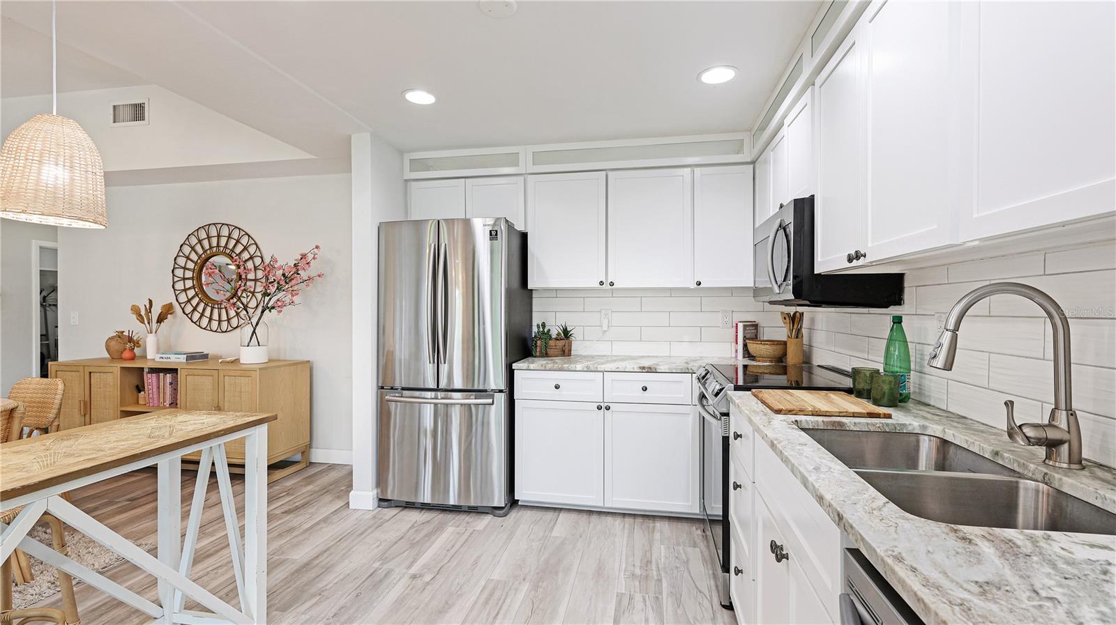 Image 11 of 39 For 2383 Lakeside Mews D3