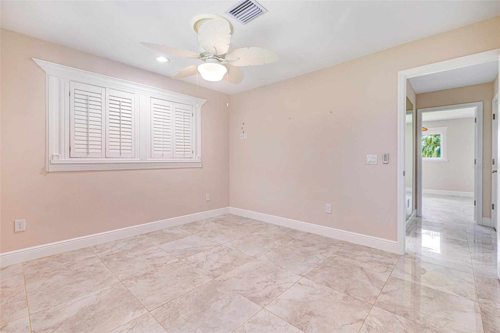 Image 15 of 65 For 14544 Riverside Drive