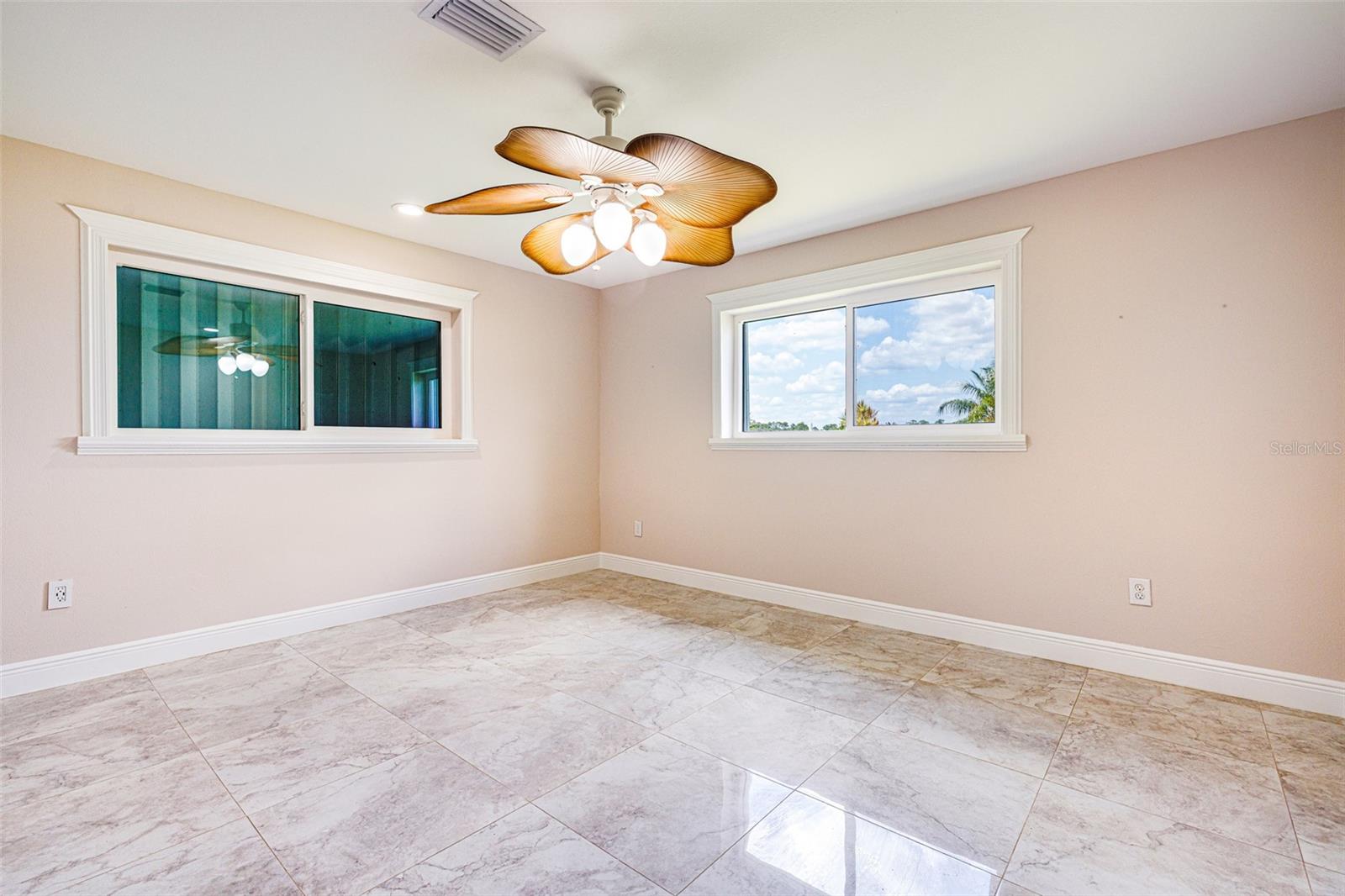 Image 18 of 65 For 14544 Riverside Drive
