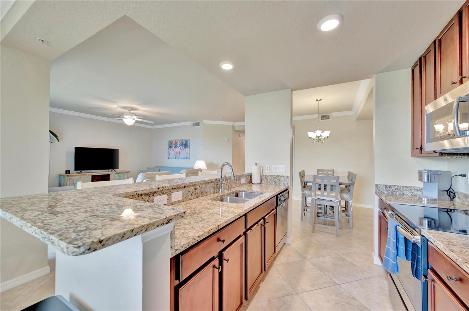 Image 25 of 60 For 5528 Palmer Circle 104
