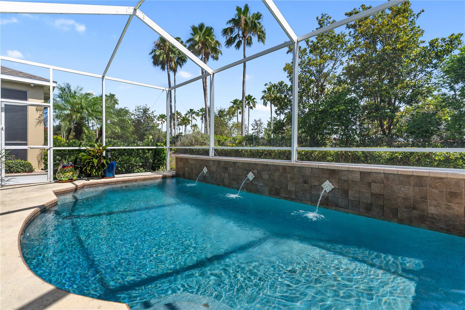 Image 4 of 55 For 305 Siena Vista Place