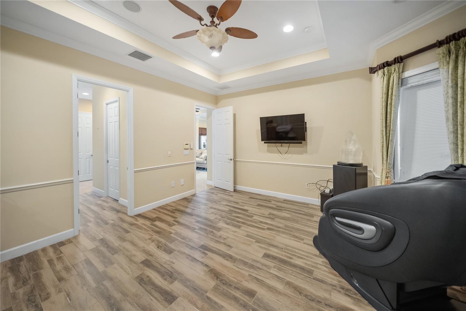 Image 9 of 55 For 305 Siena Vista Place