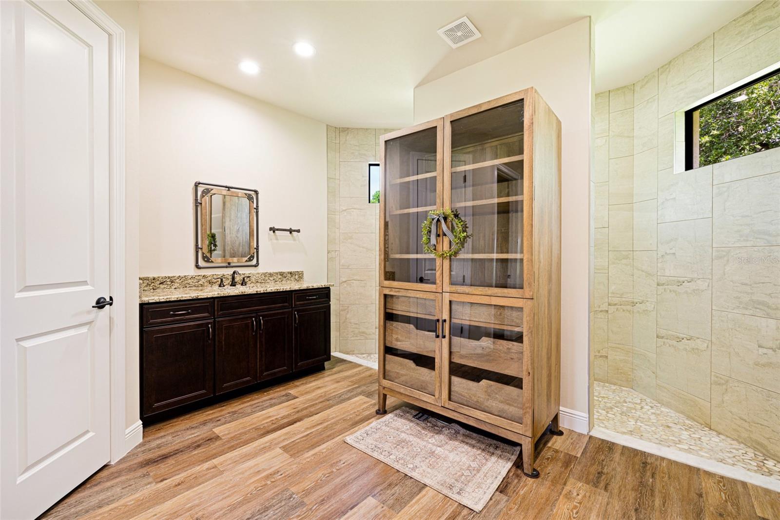 Image 21 of 44 For 16630 Willow Point Court