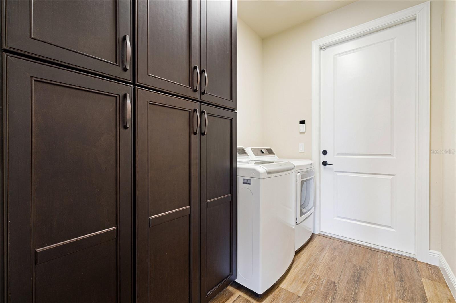 Image 32 of 44 For 16630 Willow Point Court