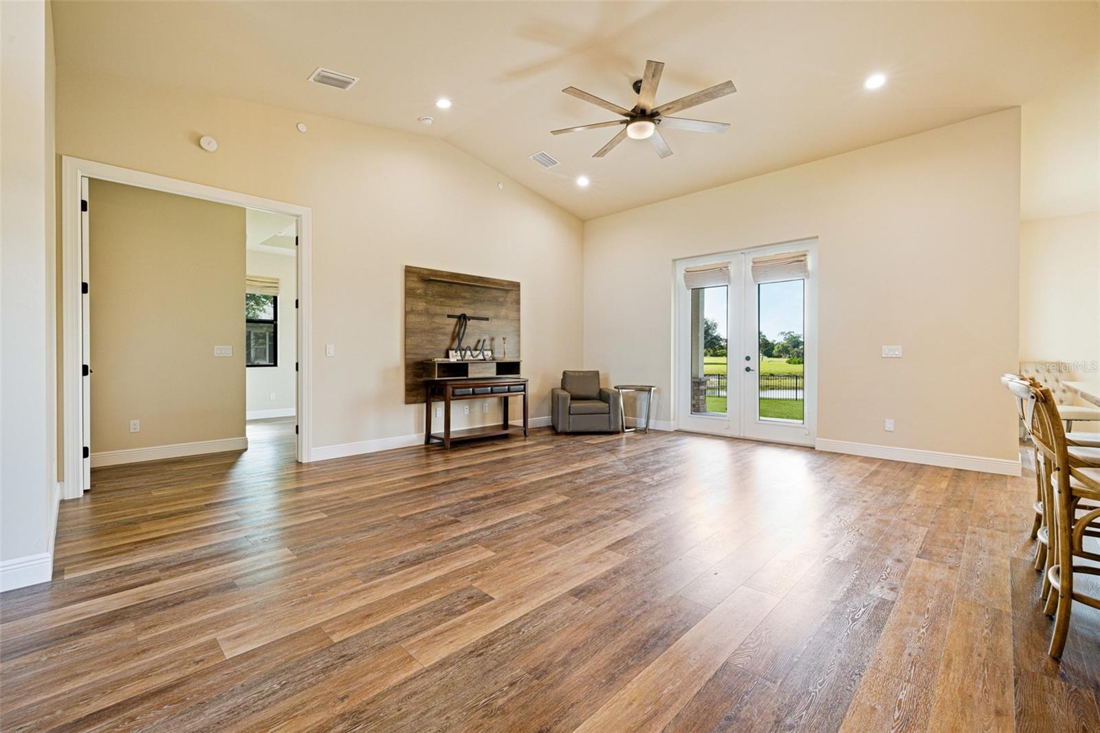 Image 7 of 44 For 16630 Willow Point Court