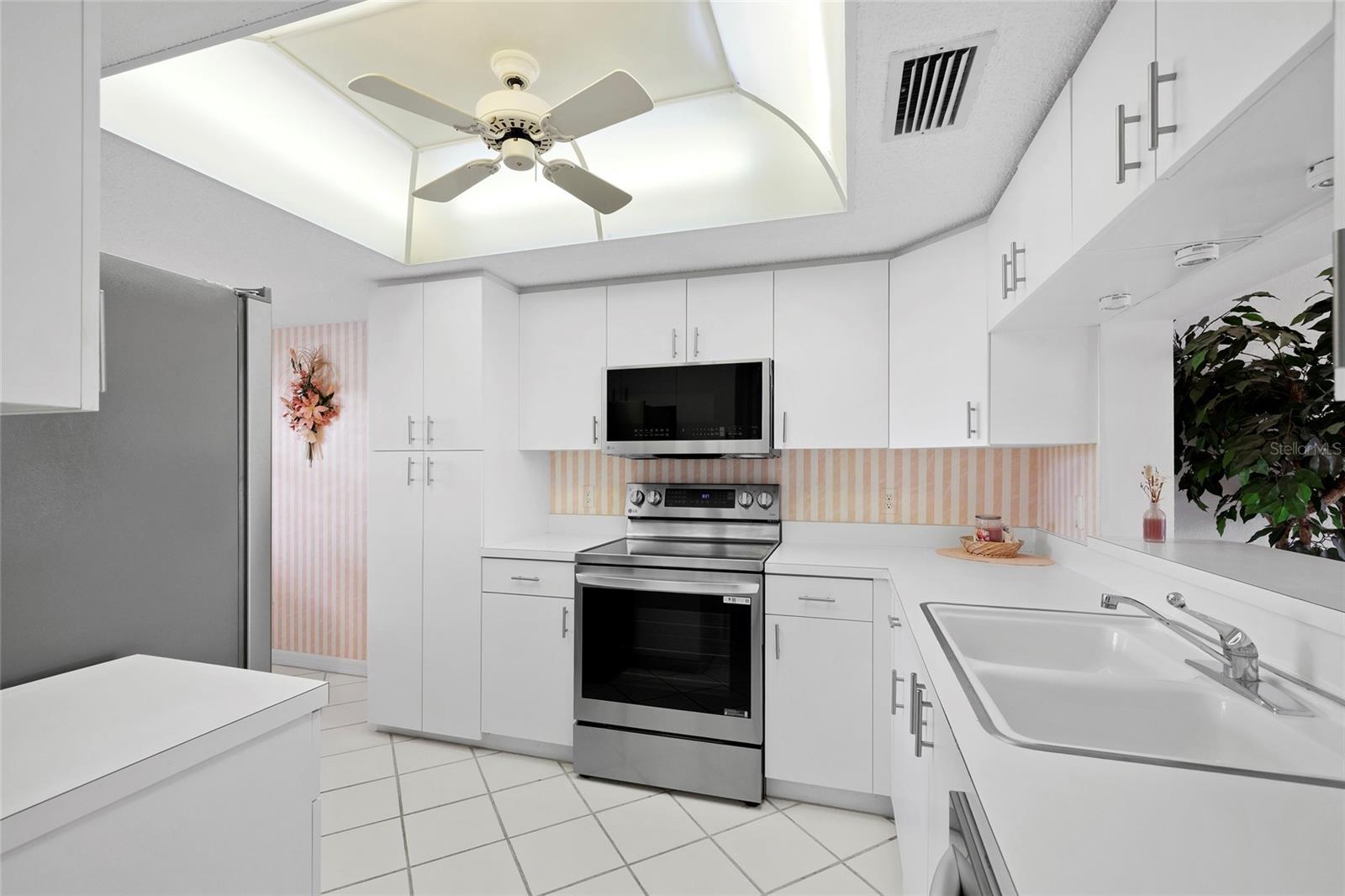 Image 5 of 52 For 6507 Stone River Road 304