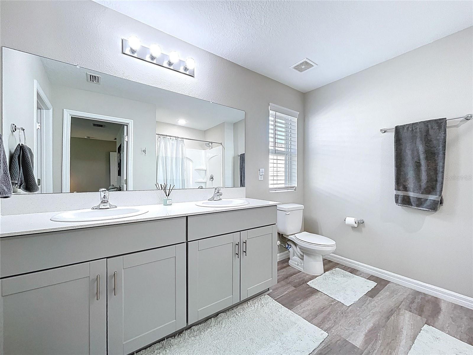 Image 19 of 32 For 12832 Oak Hill Way