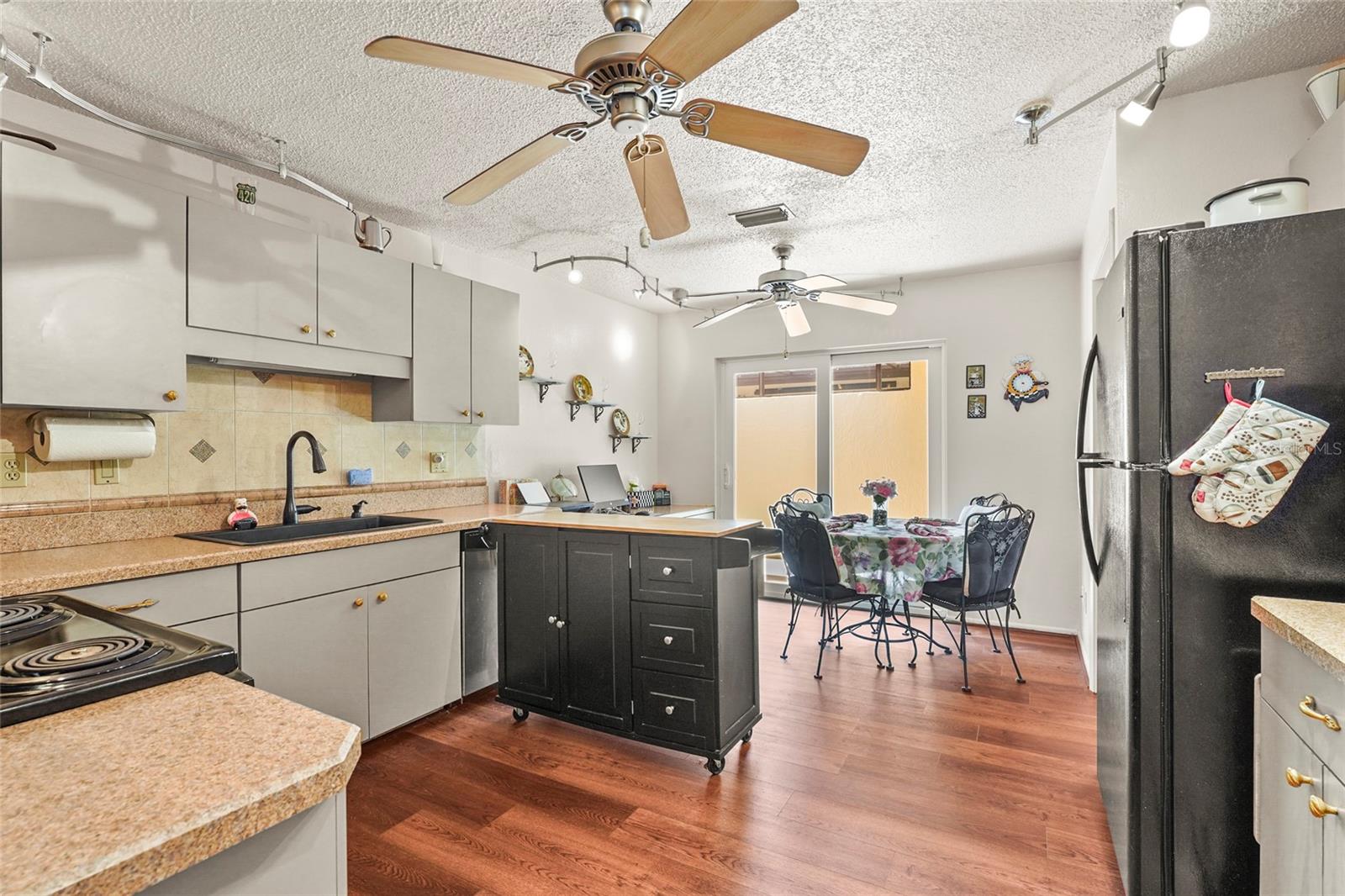 Image 18 of 54 For 20 Idle Sands Drive