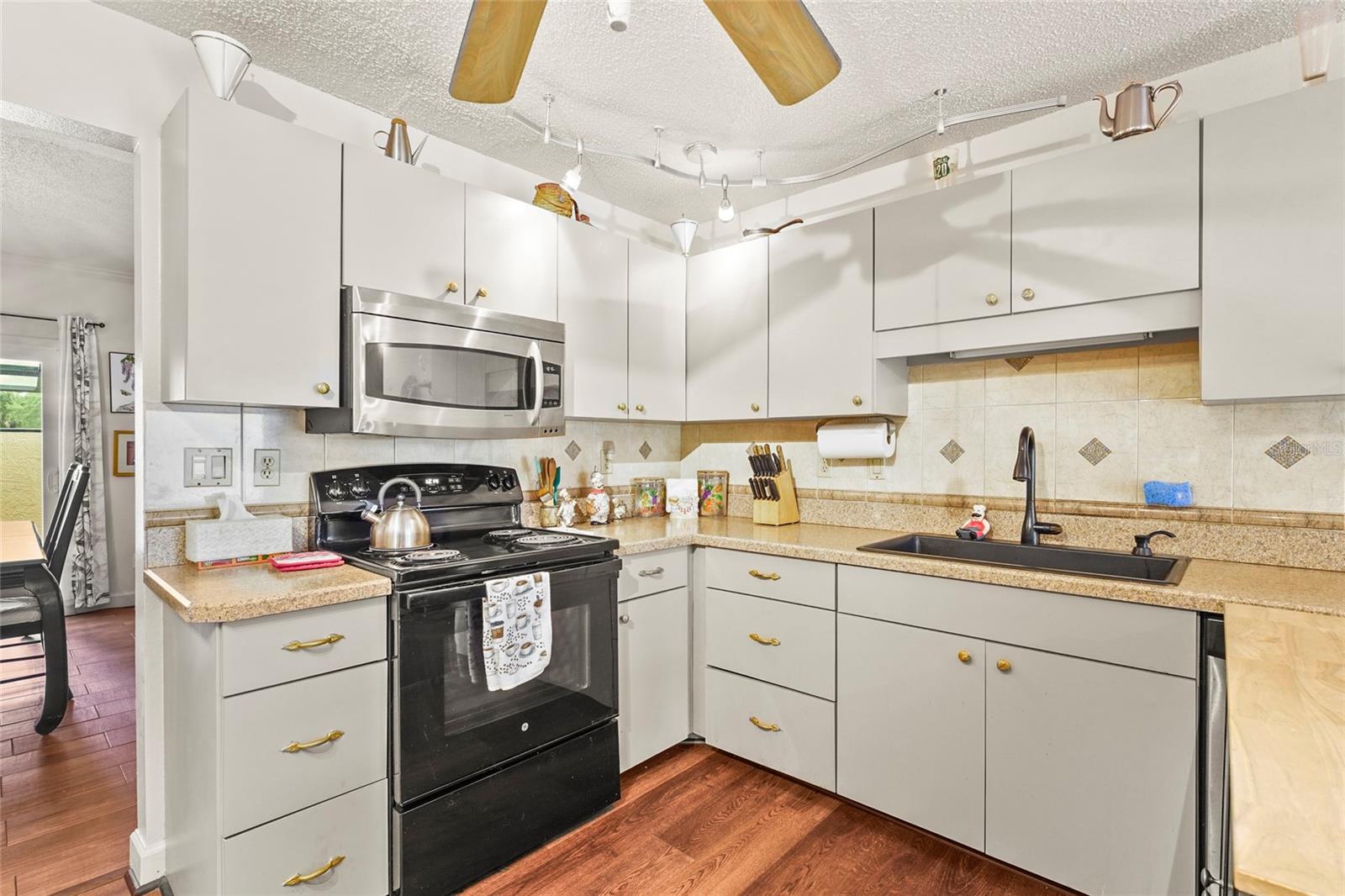 Image 2 of 54 For 20 Idle Sands Drive