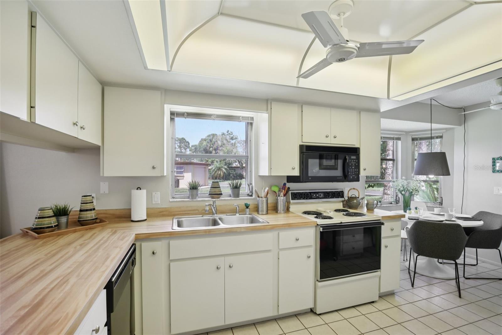 Image 10 of 26 For 7172 Grey Squirrel Boulevard 81