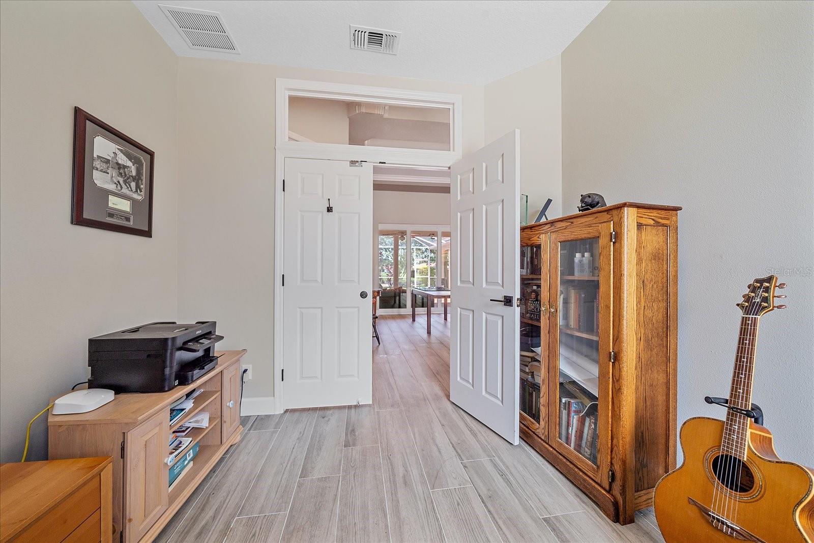 Image 11 of 40 For 5523 Secluded Oaks Way